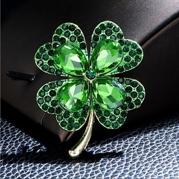 NWT Green Rhinestone Gold Tone Irish Happy St Patrick’s Day Clover Brooch - Picture 5 of 7